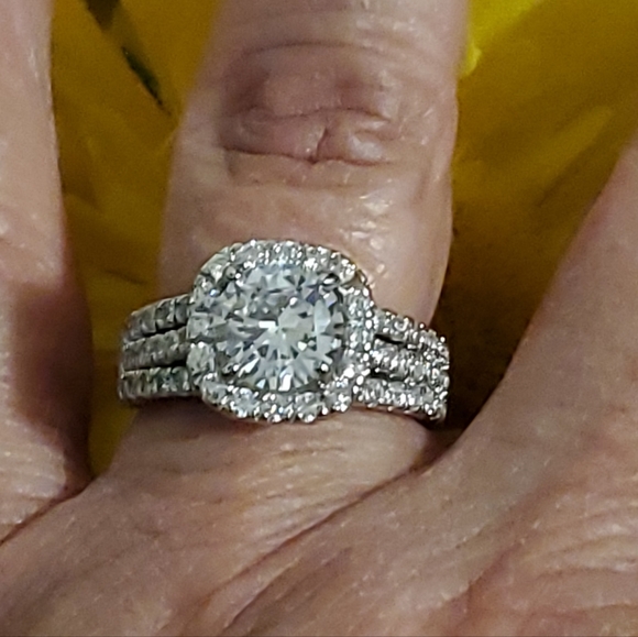 Halo Round Cut Cubic Zirconia Ring - Picture 3 of 3